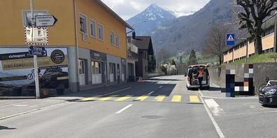 Auf dieser Kreuzung in Schwanden kam es zur Kollision zwischen dem Autolernfahrer und dem Velofahrer.