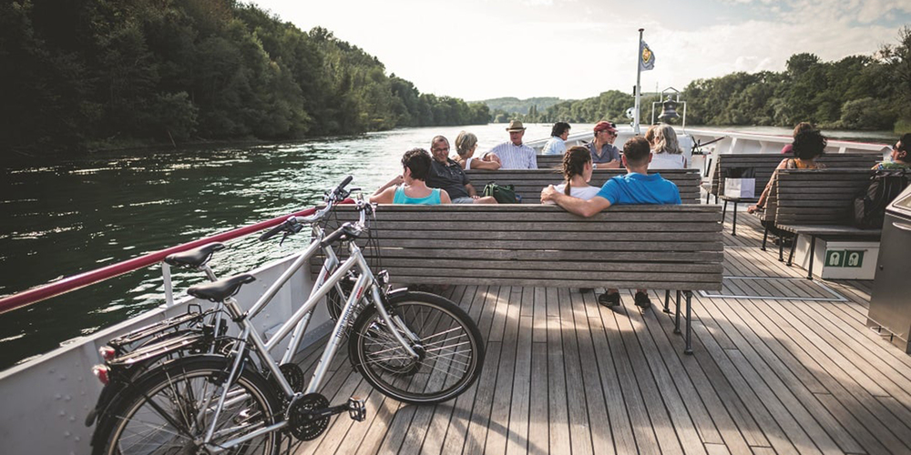 Die Regenfälle von Ende Mai und anfangs Juni 2025 im Einzugsgebiet des Bodensees haben den Rheinpegel ansteigen lassen, dies ermöglicht die Durchfahrt zwischen Stein am Rhein und Diessenhofen.