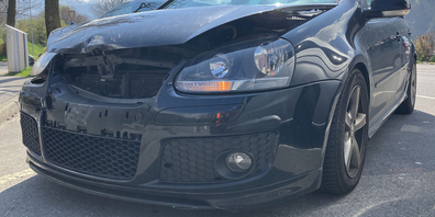 Der Schaden am verunfallten Auto.