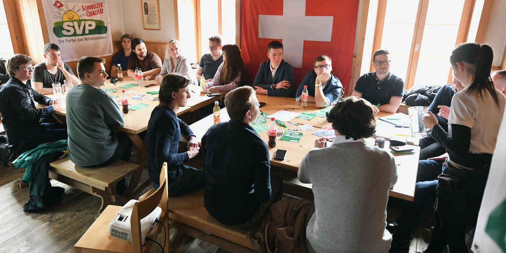 Gipfeltreffen der Jungen SVP Sarganserland: Referate und Rückmeldungen stehen im Fokus des Anlasses.