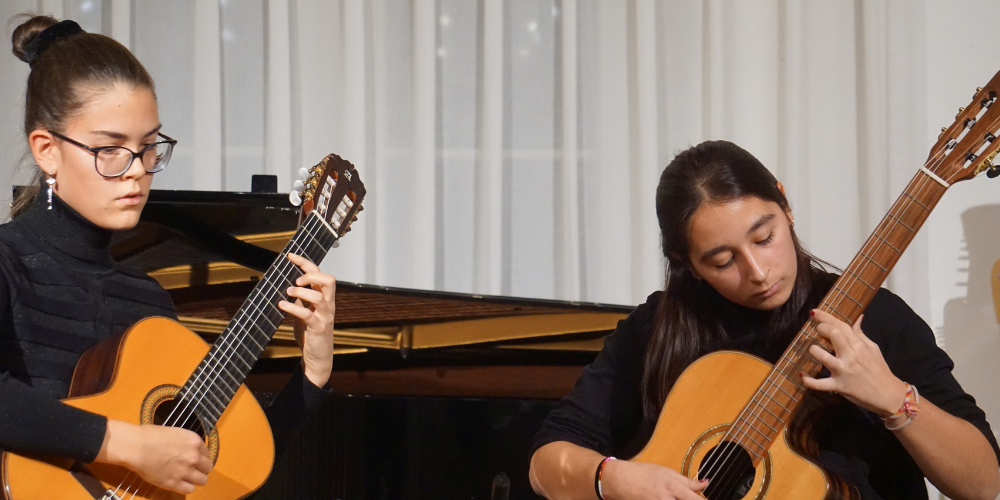 Das Gitarrenduo Ambra Niederer und Kayra Taskara aus St.Margrethen erhielt beim Schweizer Jugendmusikwettbewerb in Arbon einen ausgezeichneten 2. Preis 