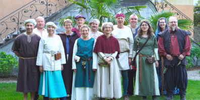 Haben sich bereits mittelalterlich gewandet: Das OK des Rheinecker Mittelaltermarkts.