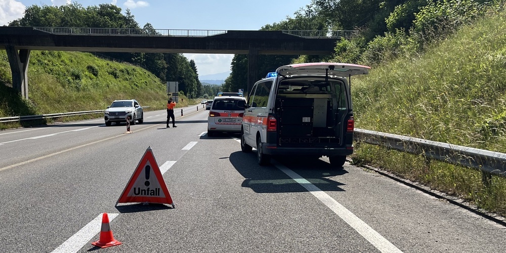 Auf Höhe des Beschleunigungsstreifens es zu einem Auffahrunfall zwischen zwei Autos. Eine Fahrerin wurde dabei leicht verletzt.