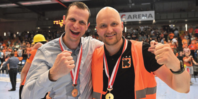 Jubel bei Kadetten-Manager David Graubner und dem abtretenden Trainer Adalsteinn Eyjólfsson.