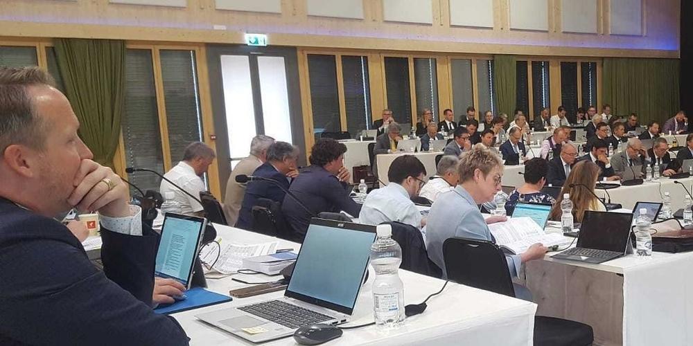 Das Bündner Kantonsparlament genehmigte an seiner Auswärtsession in Klosters die kantonale Jahresrechnung 2022 einstimmig.