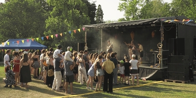 Wohl eines der authentischsten und familiärsten Open Airs von ganz Zürich: Jenes im Schindlergutpark.