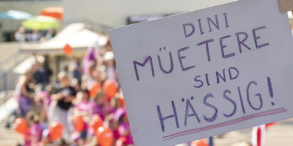 In Zürich haben Demonstrierende am Frauenstreiktag kurzzeitig den Paradeplatz besetzt. (Symbolbild)