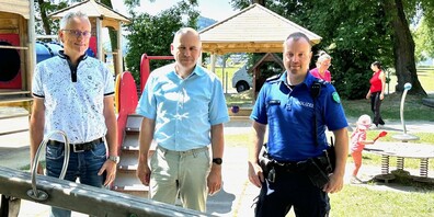 „Sie wollen zur Ordnung beitragen, v.l: Mario Zürn, Vize-Präsident der Ortsgemeinde Au, Ortsgemeindepräsident Christoph Kempter und Daniel Tiger, Leiter der Gemeindepolizei Mittelrheintal.