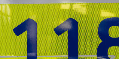 Die Feuerwehr musste in Zug wegen eines Glimmbrands ausrücken. (Symbolbild)