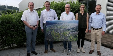 v.l. Regierungsrat Bruno Damann, Regionalparteipräsident Peter Nüesch, Martin Büchel, Vivienne Oggier und Ortsparteipräsident Urs Loher
