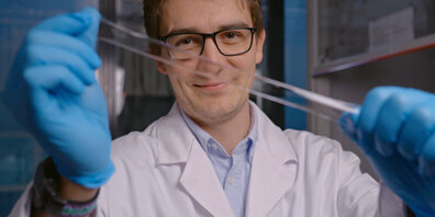 Das Hydrogel-Kompositmaterial des Sensorpflasters entstand während der Dissertation von Alexandre Anthis unter der Leitung von Inge Herrmann an der Empa und der ETH Zürich.