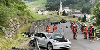Totalschaden an drei Autos, aber nur ein Leichtverletzter nach einer Serie von Kollisionen am Freitagabend auf der Berninastrasse in Graubünden.