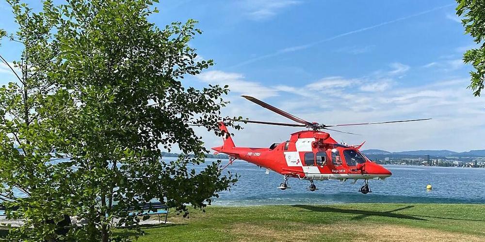 Die Rega flog das wieder atmende Mädchen vom Zugersee in ein ausserkantonales Spital.