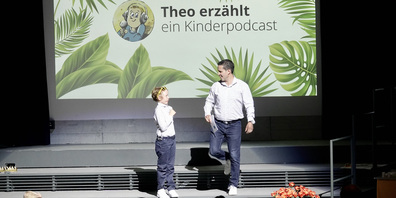 Theo (l.) und Gianfranco Salis sind mit ihrem Kinderpodcast nun total 33 Wochen auf Platz 1. Neuer Rekord!