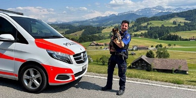 Linox vom Kandersturm mit seinem Diensthundeführer der Kantonspolizei Appenzell Ausserrhoden.
