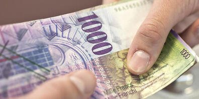 Mit einem Schockanruf haben Telefonbetrüger eine Seniorin im Bezirk Horgen um 100'000 Franken betrogen. (Symbolbild)