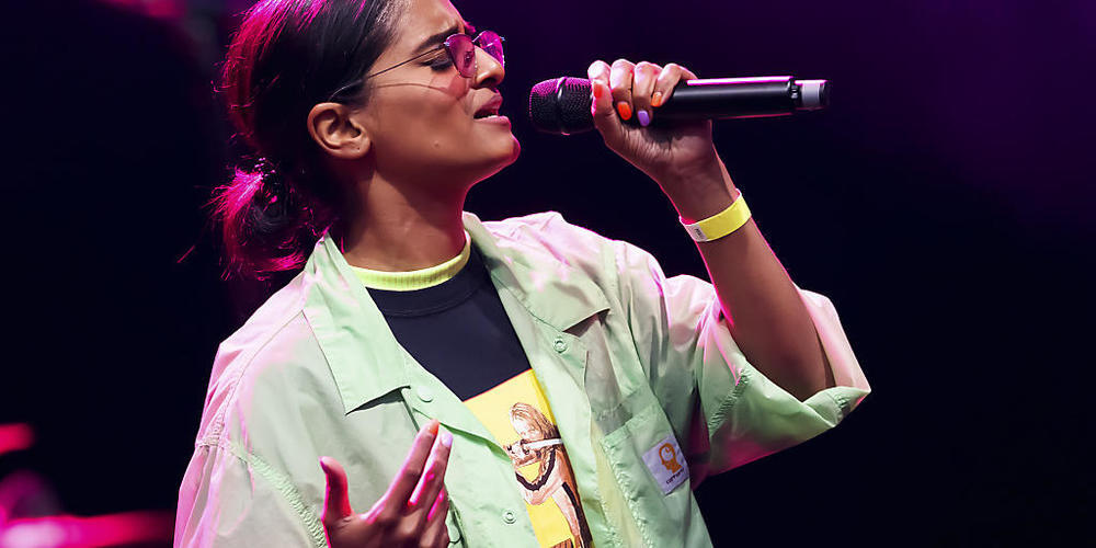 Die Sängerin Priya Ragu aus der Stadt St. Gallen trat unter anderem am Montreux Jazz Festival auf. Nun ist sie mit dem Kunstpreis der St. Gallischen Kulturstiftung ausgezeichnet worden. (Archivbild)