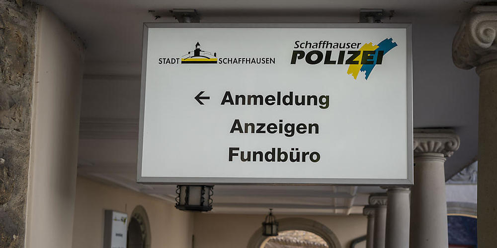 Im Zug nach Schaffhausen ist eine 24-Jährige sexuell belästigt worden. (Symbolbild)