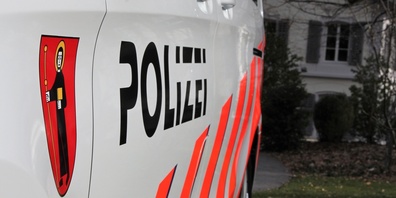Allfällige Beobachtungen oder Hinweise zur Identität der Verstorbenen  der Kapo  Glarus zu melden.