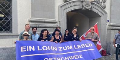 Am Donnerstag wurde der St.Galler Regierung von einem breiten Bündnis mit Gewerkschaften und Personalverbänden die Petition für einen kantonalen Mindestlohn übergeben.
