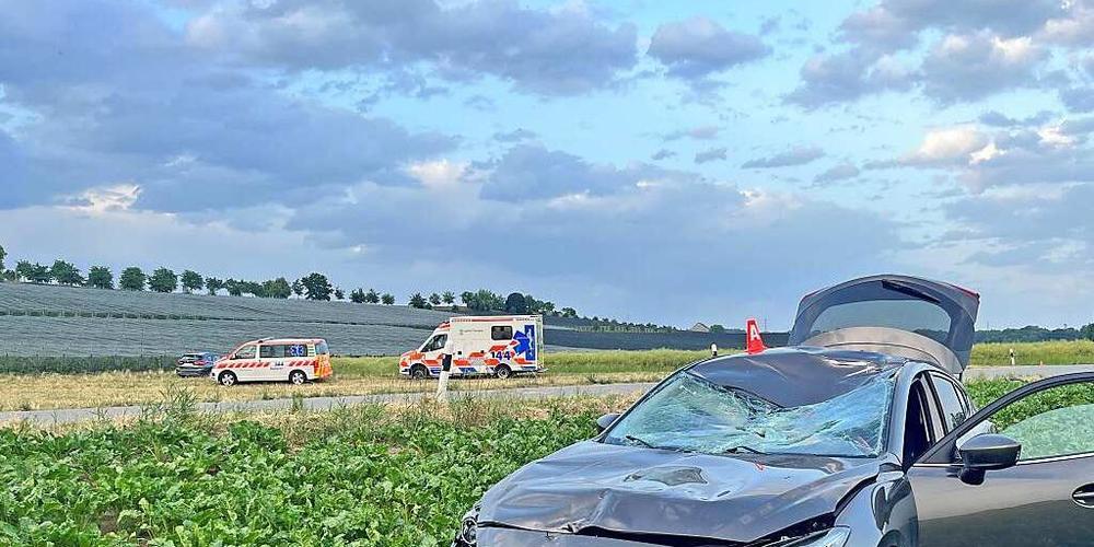Beim Zusammenstoss blieb die Lenkerin des Autos unverletzt. Der Hergang des Unfalls wird noch untersucht.