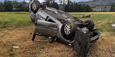 Beim spektakulären Unfall in Kaltbrunn erlitt dieses Auto Totalschaden. Der Lenker wurde leicht verletzt.