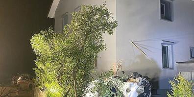 Aus unbekannten Gründen kam der Autofahrer von der Strasse ab.