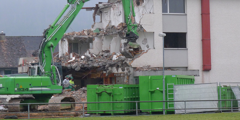 Beim Rückbau von Gebäuden müssen Schadstoffe richtig entsorgt werden.