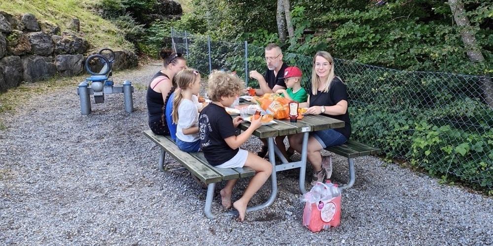 Beim Spielplatz im Lindenpärkli gab's ein leckeres Essen.