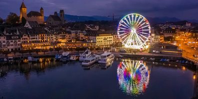 Das Riesenrad steht fast einen ganzen Monat auf dem Fischmarktplatz. 