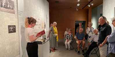 Kulturvermittlerin Huwyler führte den Kunstverein in das viel zu kurze Leben Anne Franks ein.