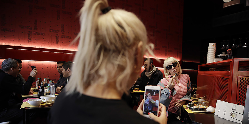 Influencerinnen und Influencer haben es in der Schweiz nicht leicht.