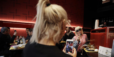 Influencerinnen und Influencer haben es in der Schweiz nicht leicht.