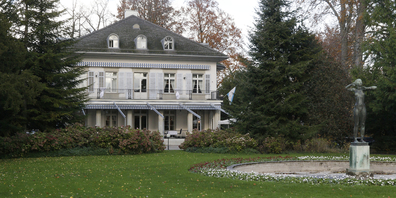 Das Anwesen im Belvoirpark ist durch sein Erbauer Heinrich Escher (1776–1853), der durch Geschäfte in Nordamerika reich wurde, mit dem Kolonialismus verstrickt.