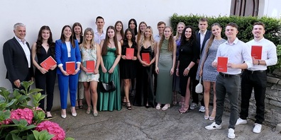 v.l. Kursleiter Felix Wetter, Irina Bischofberger, Noemi Garieri, Julia Hutter, Laura Städler, Fabian Rüegg, Valerija Kühnis, Anja Benz, Fiorella Soelistyo, Nejla Sinanovic, Gina Zigerlig, Neves Sencadas, Sven Dietsche, Elea Lüchinger, Marie Busk Bendixen, Rina Ademi, Timo Moser, Paula Rohner, Din Rahmanovic, Nicola Ilic; es fehlt Jakub Orlowski.