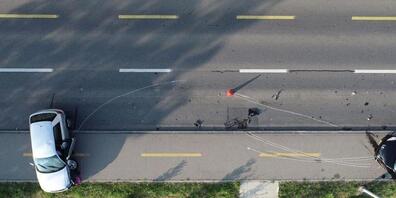 An den beiden Fahrzeugen entstand gemäss Polizei Totalschaden.