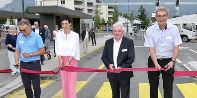 (v.l.) Urs Spirig, (OK-Präsident Fest), Susanne Hartmann (Regierungsrätin), Roland Wälter (Gemeindepräsident), Marcel John (Kantonsingenieur) eröffneten die Kantonsstrasse.