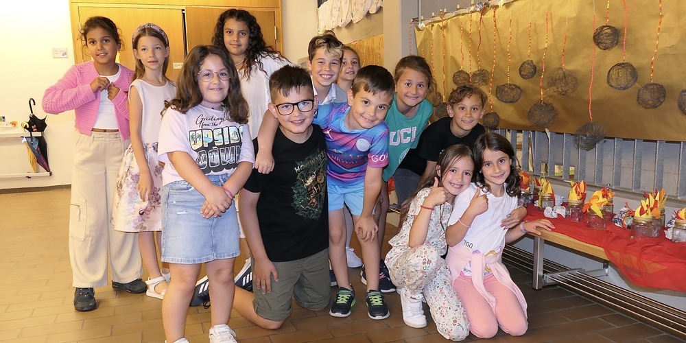 Im Foyer der Schule präsentierten die Kids ihre Projektarbeiten