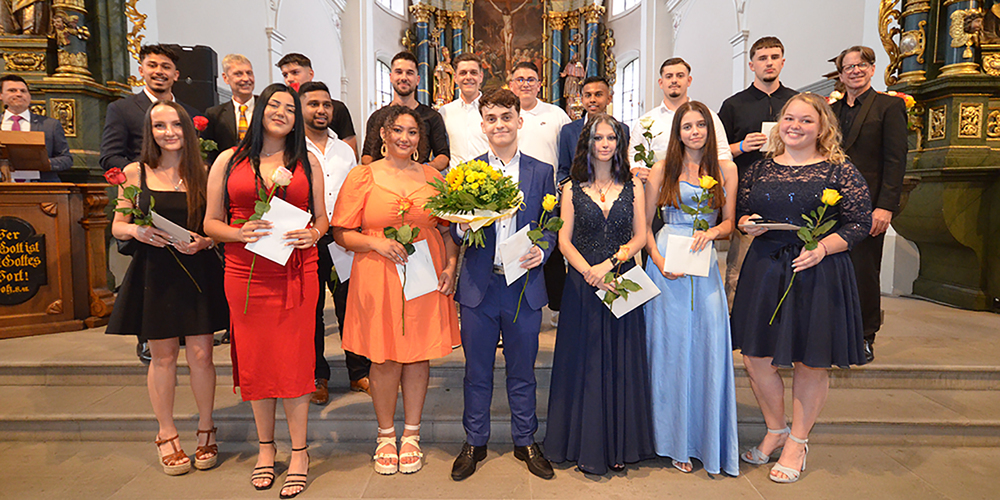 Viele glückliche Gesichter an der Lachner Diplomfeier.