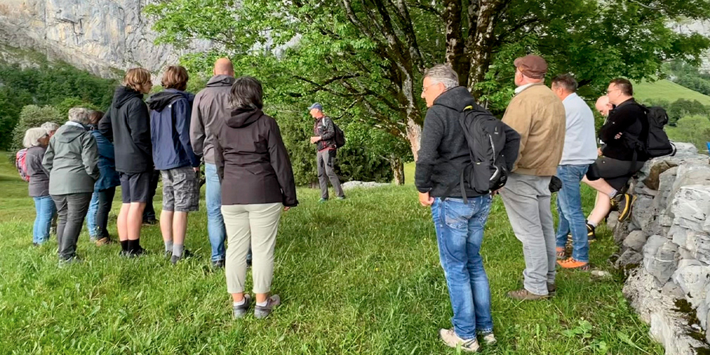 Eine Stationen auf dem Walenstadter Naturspaziergang: Die Schutthalde am Fusse der Churfirsten. 