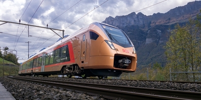 SOB-Traverso-Triebzug bei Unterterzen: Neu ist auch ein «Aare Linth-Extrazug» ab Landquart nach HCD-Heimspielen geplant.