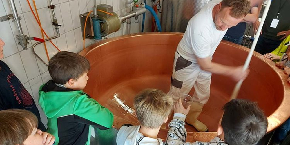 Eines von zahlreichen Angeboten: Neben vielen spannenden Kursen können Teilnehmende des Ferien-Spasses Sarganserland viele Berufe kennenlernen.