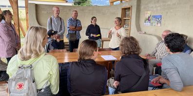 Eveline Dudda erklärt auf humorvolle Art was in den Kompost darf und was nicht.