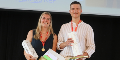 Sie schlossen in diesem Jahr als die besten Restaurationsfachleute ab: Jana Länzlinger aus Lütisburg Station (Restaurant Rössli, Kirchberg) und Simon Betschart (Hotel Toggenburgerhof, Kirchberg) aus Balterswil TG.