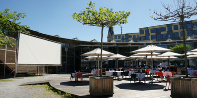 Wie schon vor einem Jahr wird vor der Lokremise für das Openair-Kino aufgebaut.
