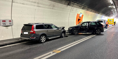 Zwei Autos kollidierten im Fäsenstaubtunnel.
