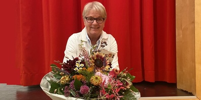 Die scheidende Stadträtin Gaby Krapf wurde nach den offiziellen Traktanden verabschiedet. Parlamentspräsident Florin Scherrer, Stadtpräsident Wolfgang Giella, FDP-Fraktionspräsident Sandro Contratto und Gast Fredy Brunner würdigten ihr Wirken mit persönlichen und wertschätzenden Worten.