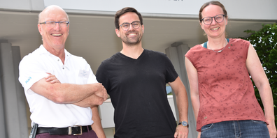 Die Geschäftsleitenden Pascale Brei und Thomas Langer freuen sich über Hausarzt Urs Rusch (Mitte), der ab August im MAiH praktizieren wird.