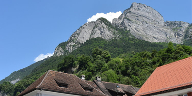 Die Proben sind in vollem Gange: Der Sarganser Kirchplatz wird im Herbst zur Bühne für ein Freilichtspiel. 