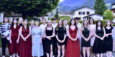 Glückliche Gesichter: Nach einem Jahr Schule und Praktika dürfen sich die Absolventinnen und Absolventen freuen. 